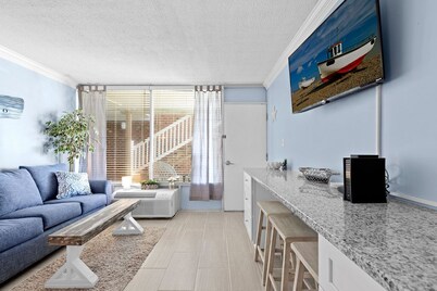Soundfront Complex, pool, steps from beach!