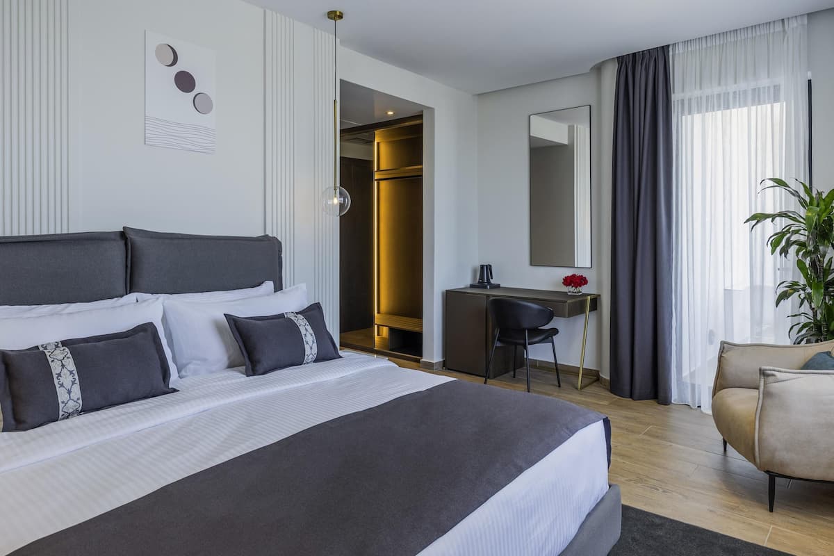 Minibar, in-room safe, desk, blackout drapes