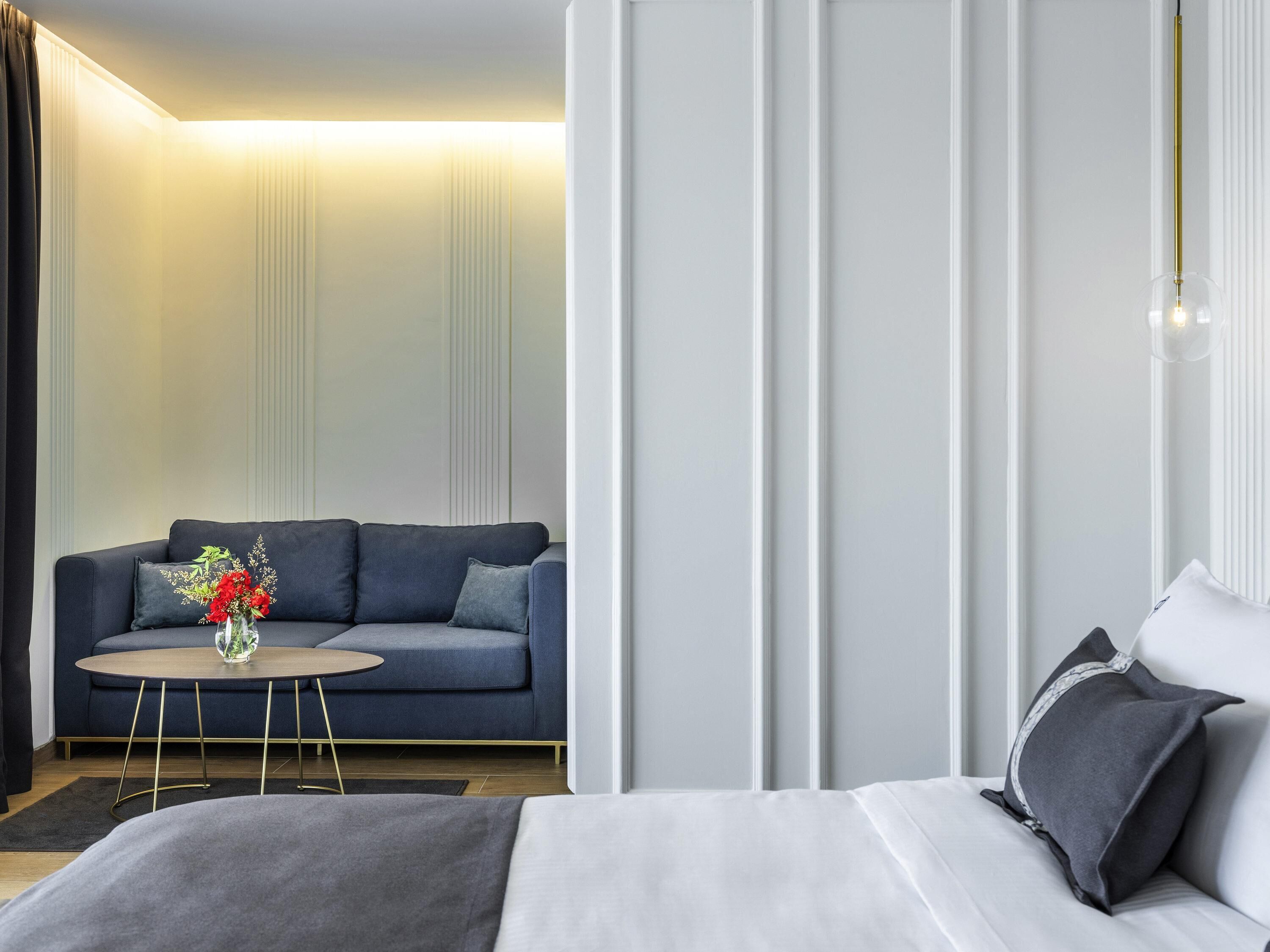 Minibar, Zimmersafe, Schreibtisch, Verdunkelungsvorhänge