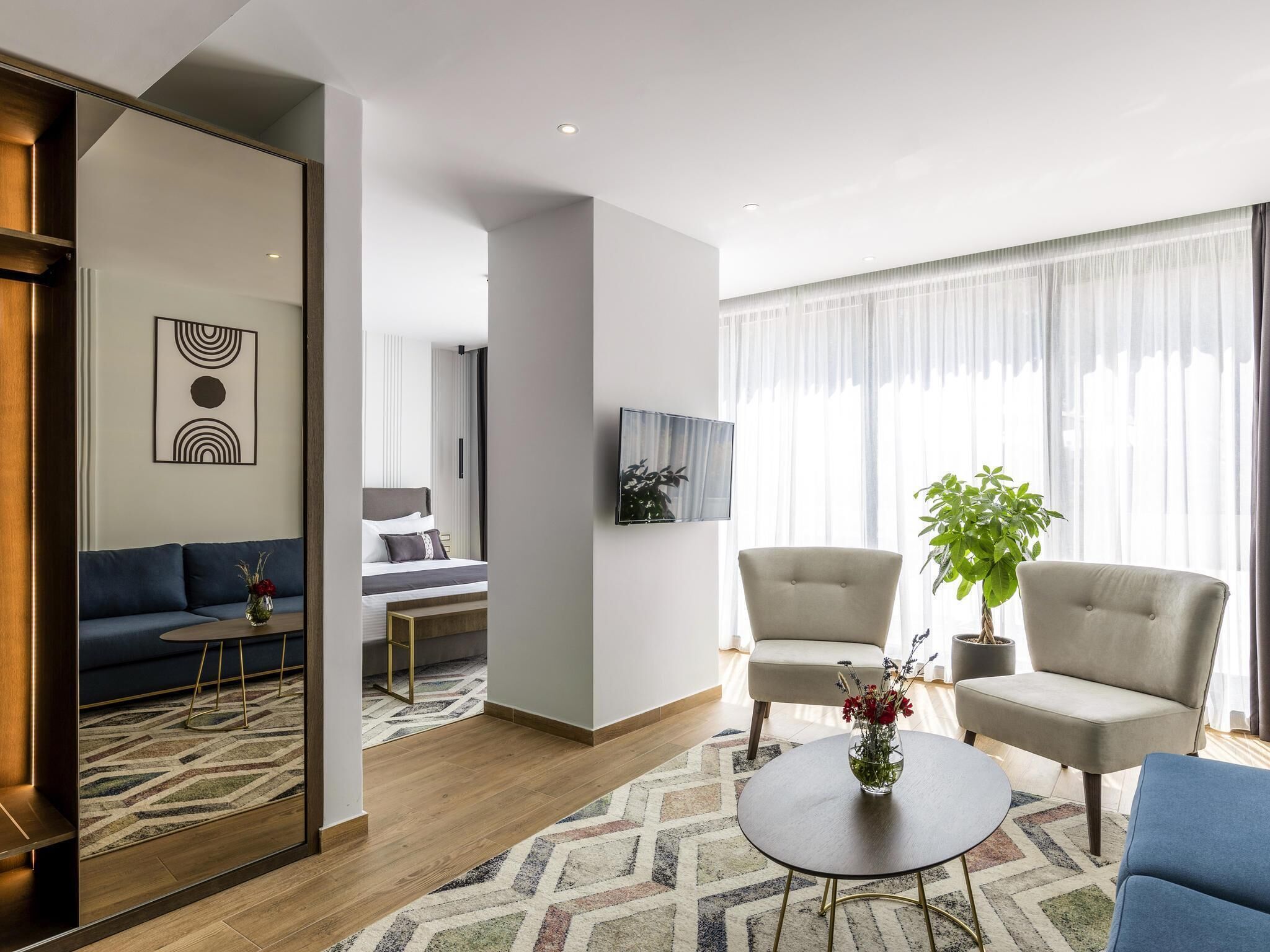 Suíte superior, 1 cama King e sofá-cama | Frigobar, cofres nos quartos, escrivaninha, cortinas blackout