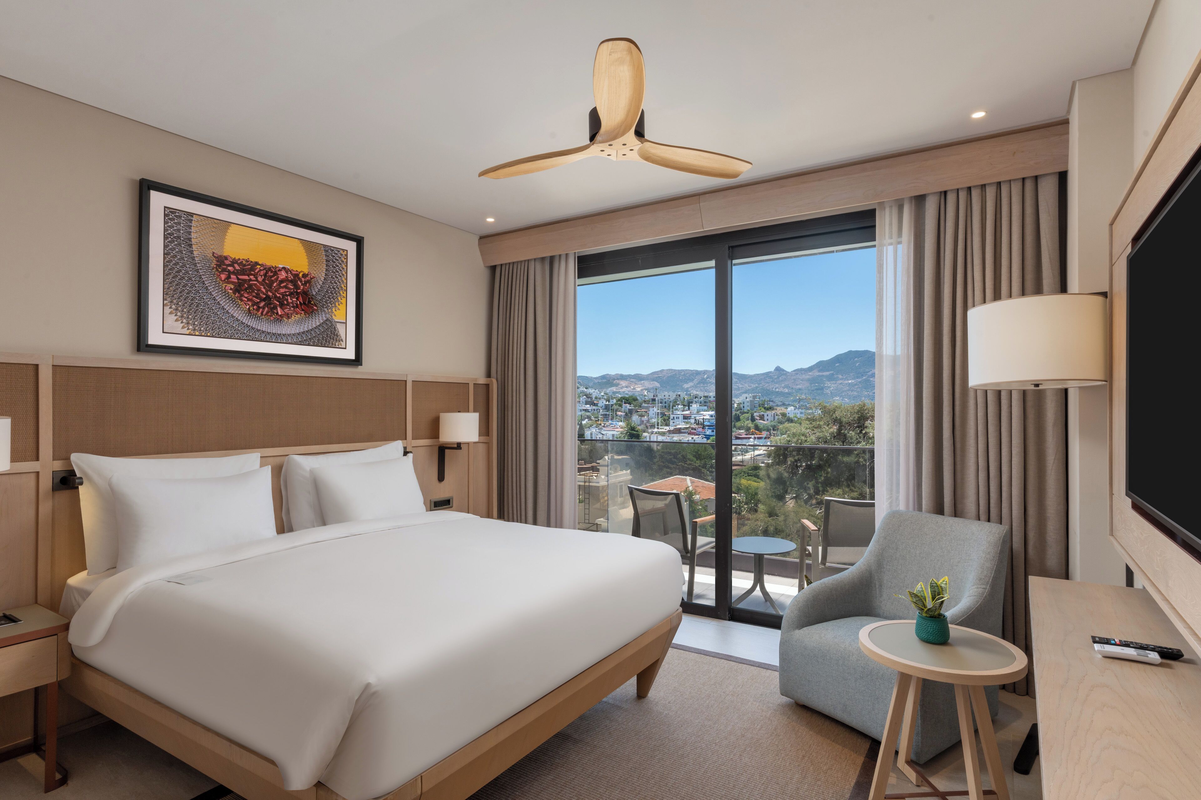 Premium bedding, down comforters, minibar, in-room safe