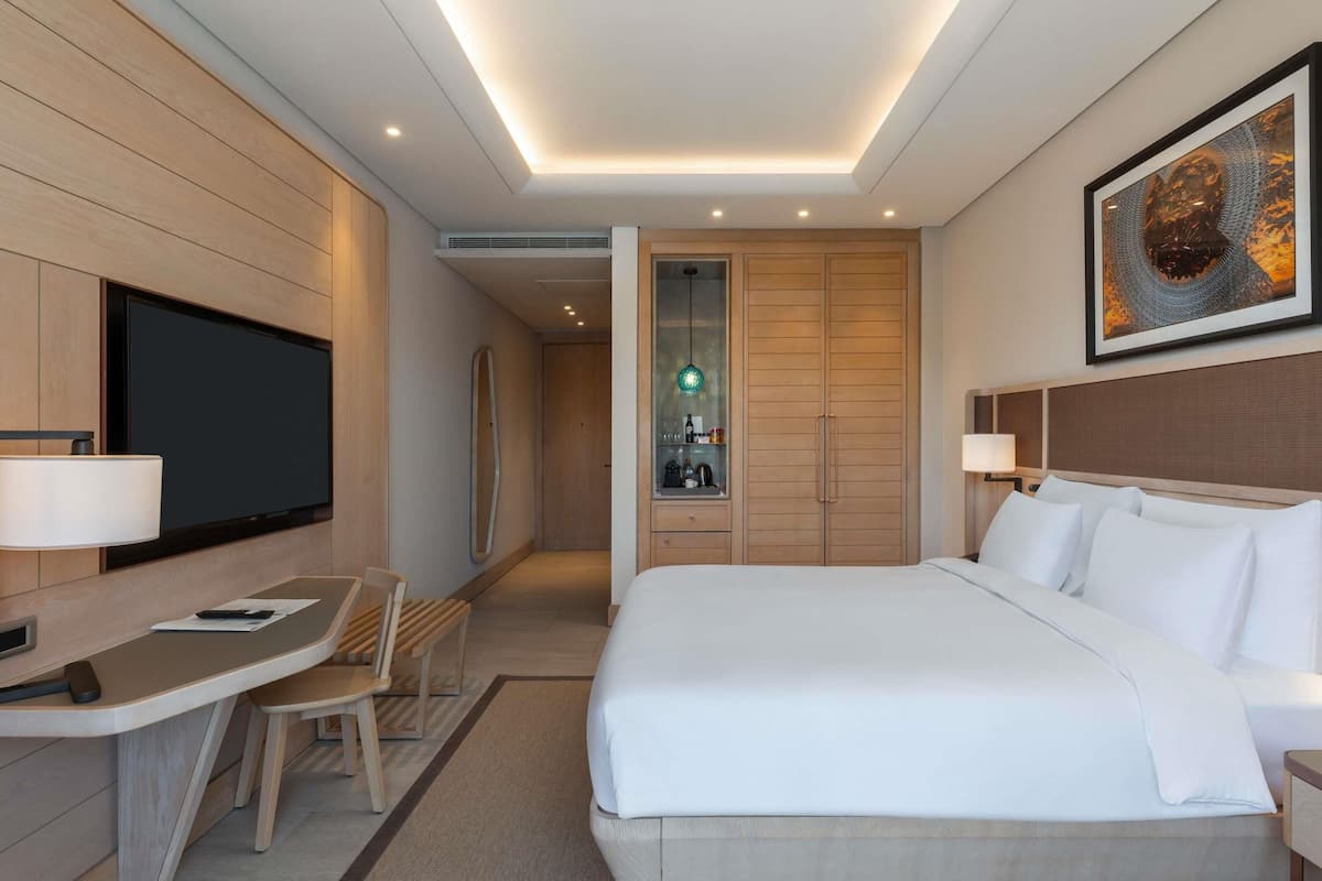 Premium bedding, down comforters, minibar, in-room safe