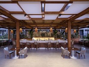 2 bars/lounges, beach bar