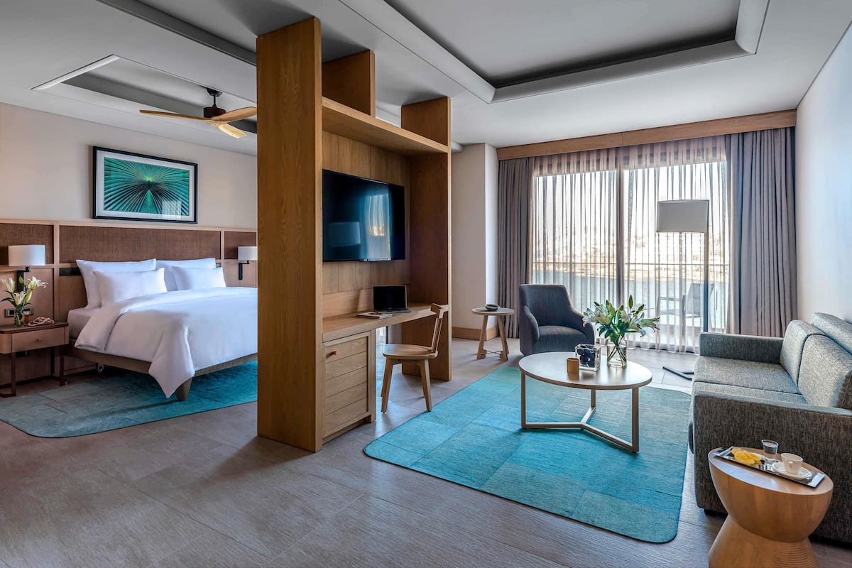 Suite Junior, 1 trÚs grand lit, vue mer | Literie de qualité supérieure, couette en duvet d'oie, minibar