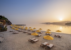 Private beach, white sand, beach bar