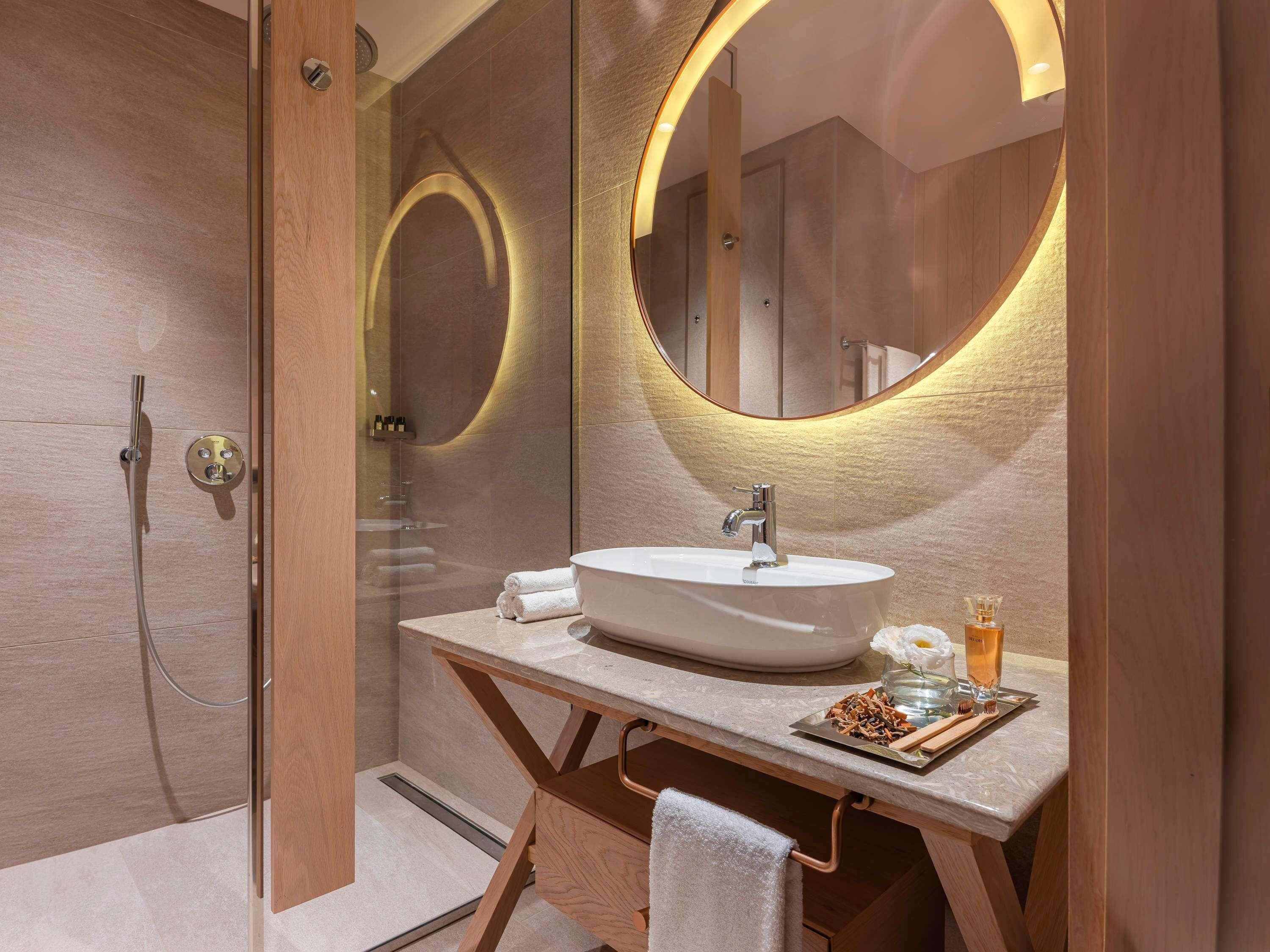 Luxe beddengoed, donsdekens, een minibar, een kluis op de kamer