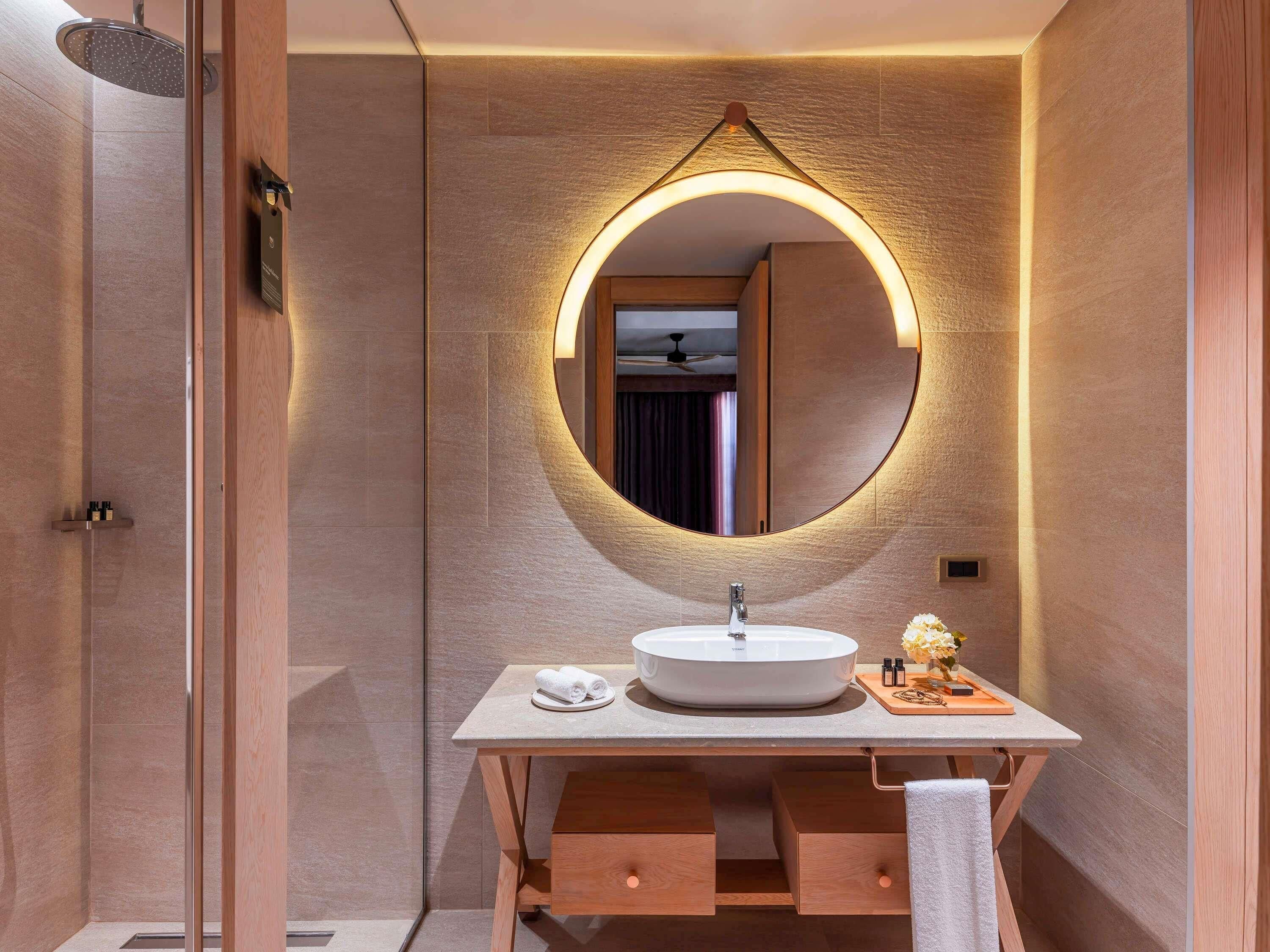 Luxe beddengoed, donsdekens, een minibar, een kluis op de kamer