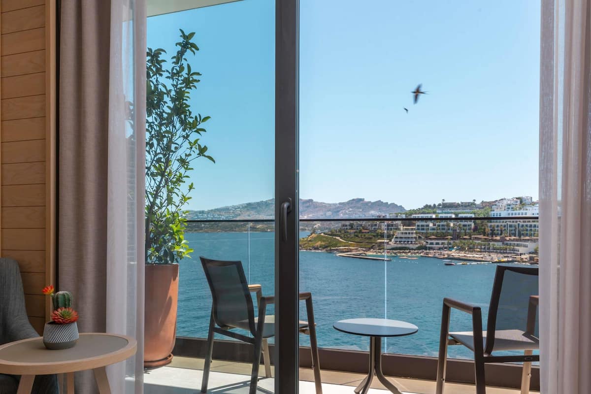 Luxe beddengoed, donsdekens, een minibar, een kluis op de kamer