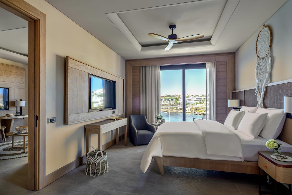 Suite, 1 trÚs grand lit, vue mer (Boho) | Literie de qualité supérieure, couette en duvet d'oie, minibar