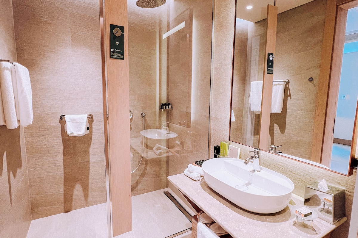 family suite, 2 double beds | bathroom | shower, rainfall showerhead, eco-friendly toiletries, hair dryer