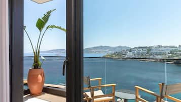 Roupas de cama premium, edredons de pluma, frigobar, cofres nos quartos