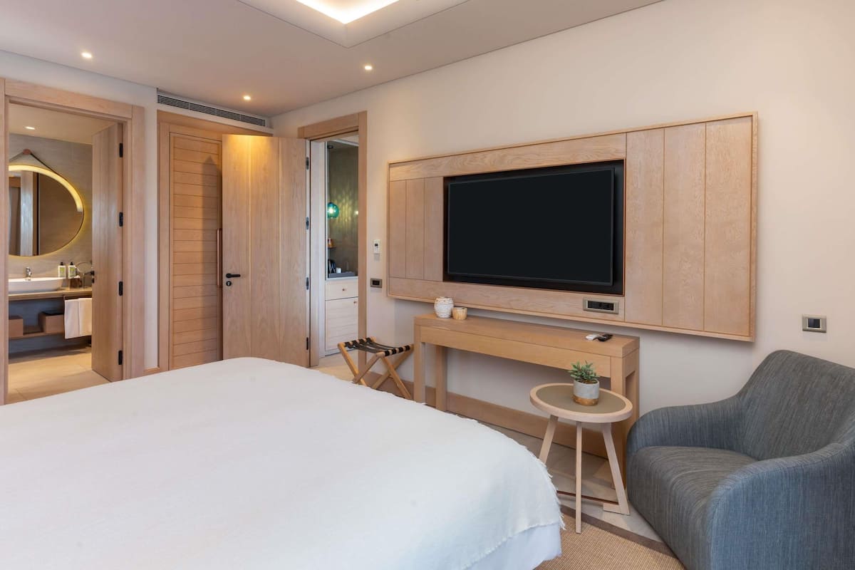 Suite, 1 cama de matrimonio grande, vistas al mar (Boho) | Ropa de cama de alta calidad, edredones de plumas, minibar y caja fuerte