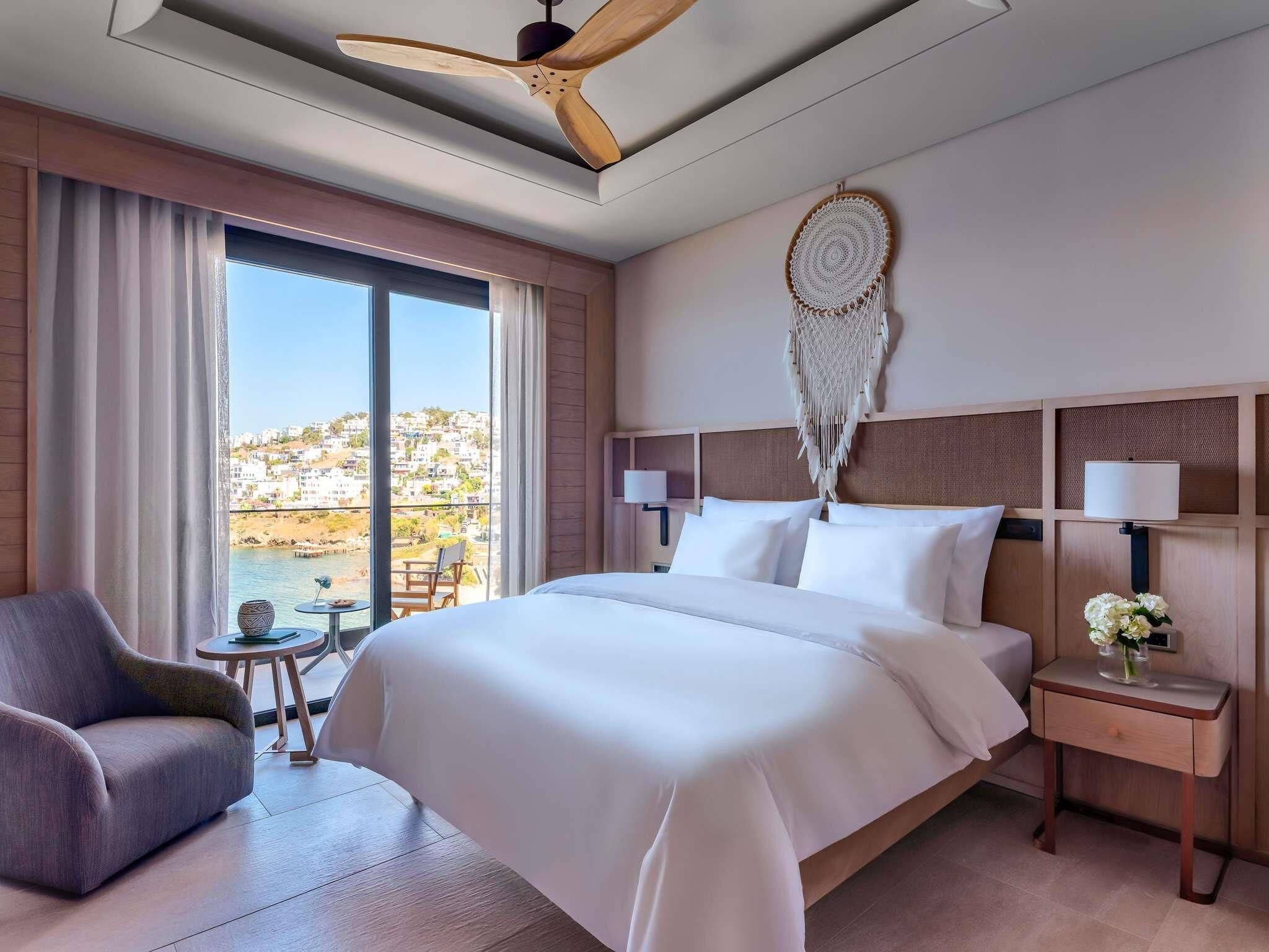 Ropa de cama de alta calidad, edredones de plumas, minibar y caja fuerte