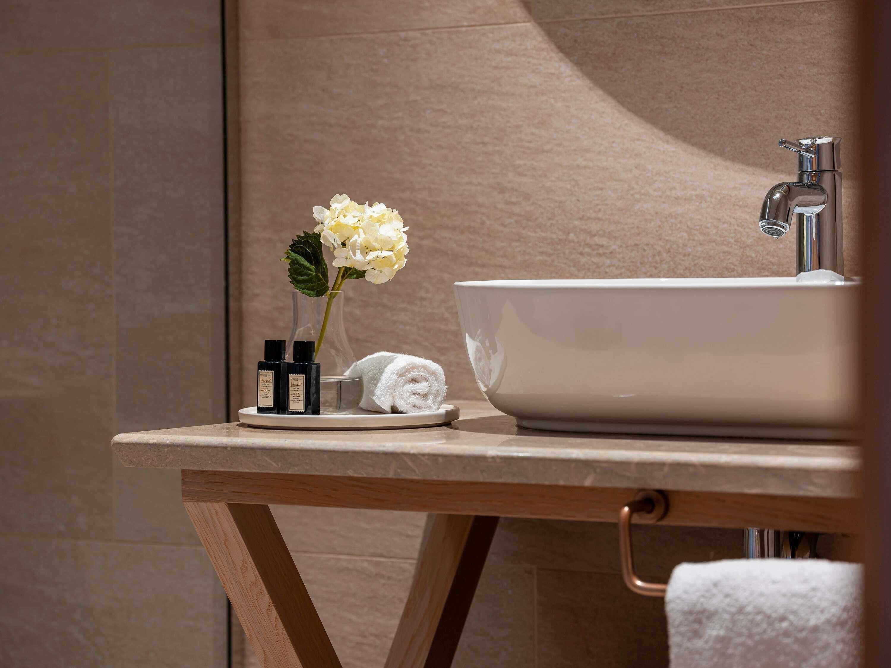 Luxe beddengoed, donsdekens, een minibar, een kluis op de kamer