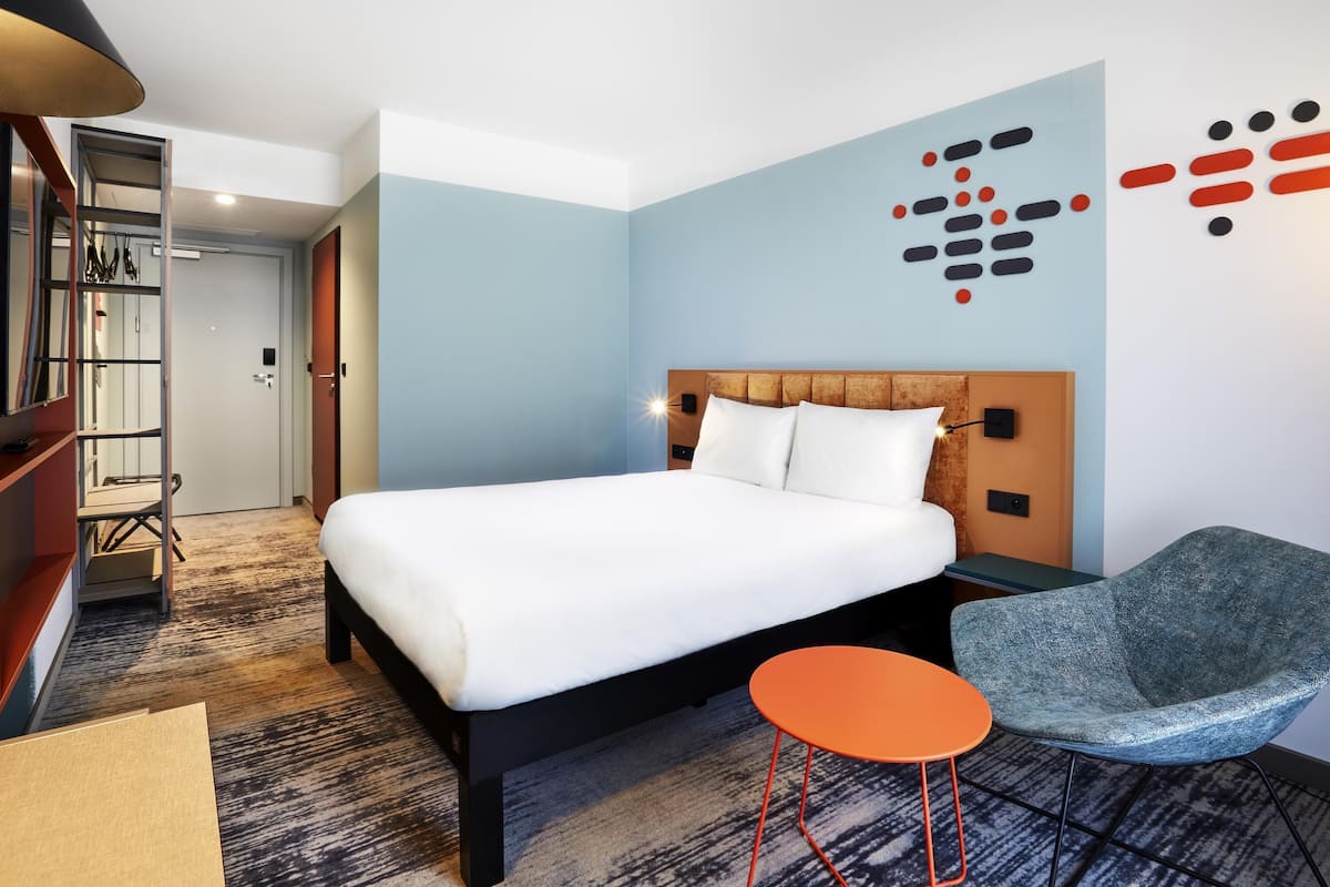 Standard Room, 1 Double Bed | Desk, laptop workspace, blackout drapes, soundproofing