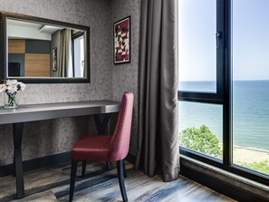 Deluxe Room, 1 Double Bed, Sea View | Minibar, in-room safe, desk, soundproofing - Mövenpick Hotel Trabzon (Trabzon)