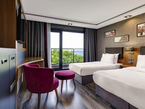 Standard Twin Room, 2 Twin Beds | Minibar, in-room safe, desk, soundproofing - Mövenpick Hotel Trabzon (Trabzon)