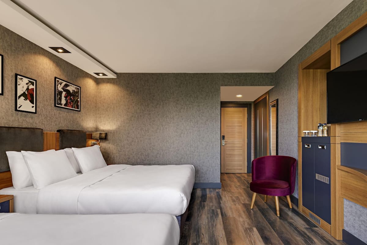Standard Double Room, 1 Double Bed | Minibar, in-room safe, desk, soundproofing
