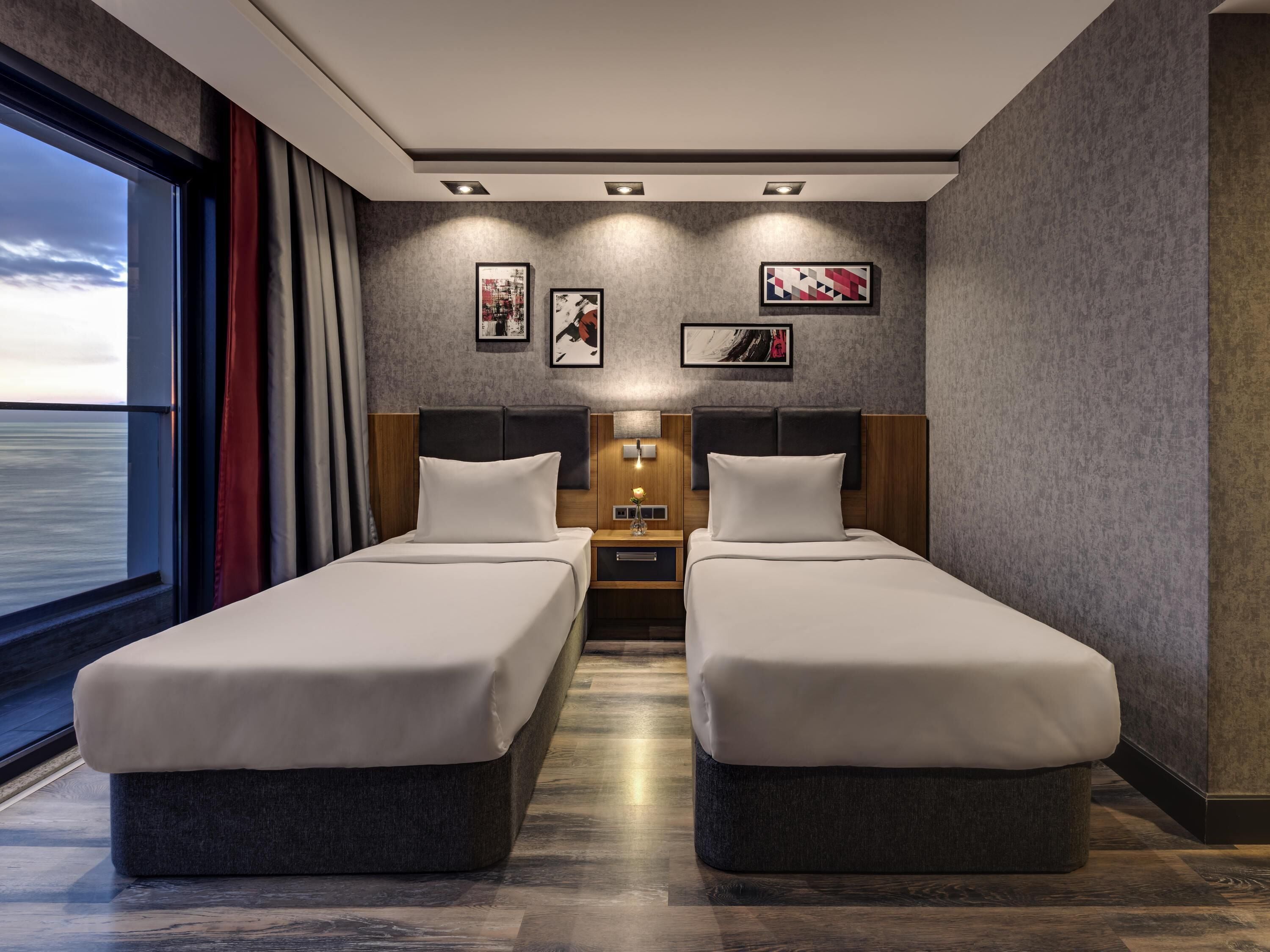 Minibar, coffres-forts dans les chambres, bureau, chambres insonorisées