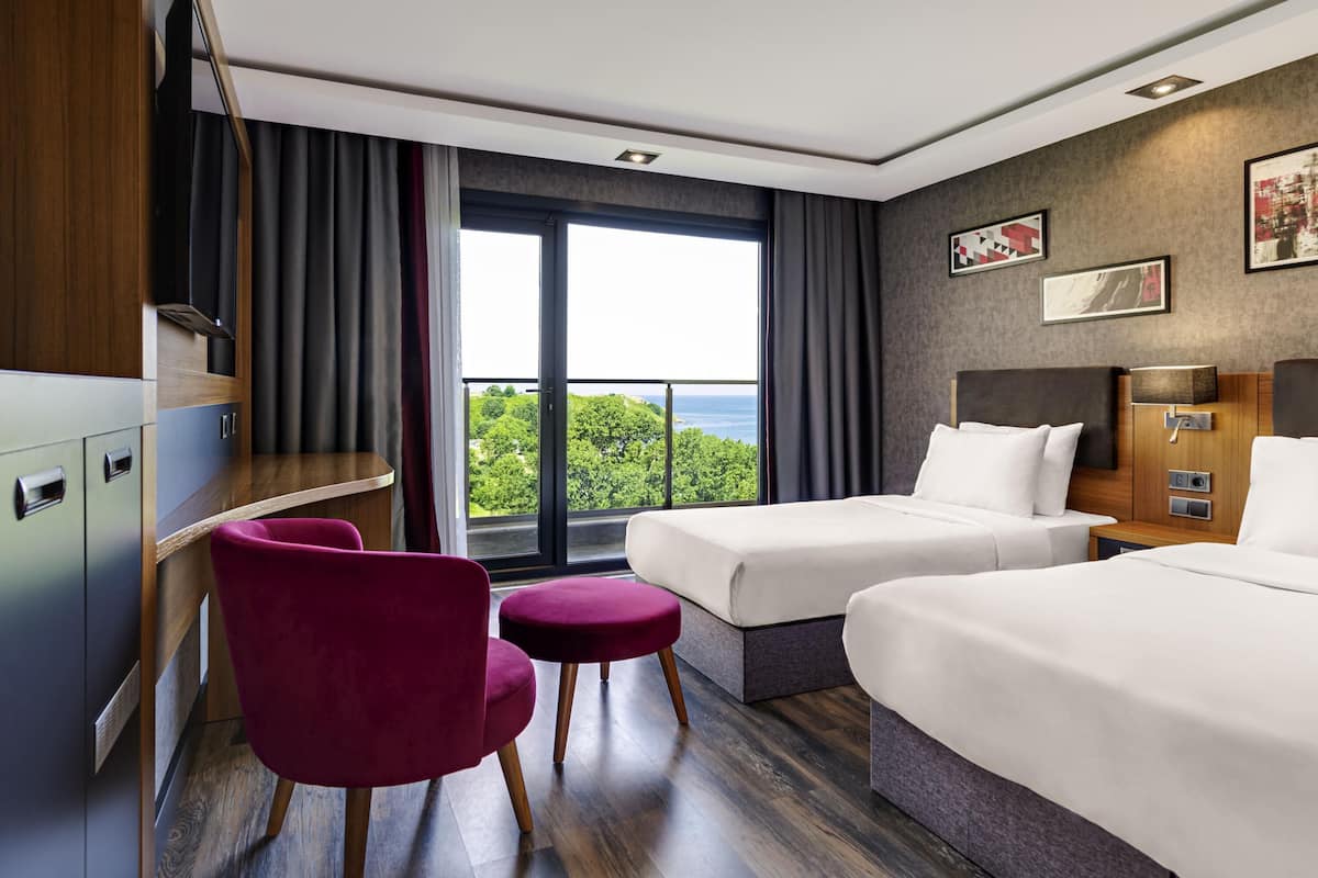 Standard Twin Room, 2 Twin Beds | Minibar, in-room safe, desk, soundproofing