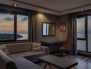 华丽客房, 1 张双人床, 海景 | 迷你吧、客房内保险箱、办公桌、隔音