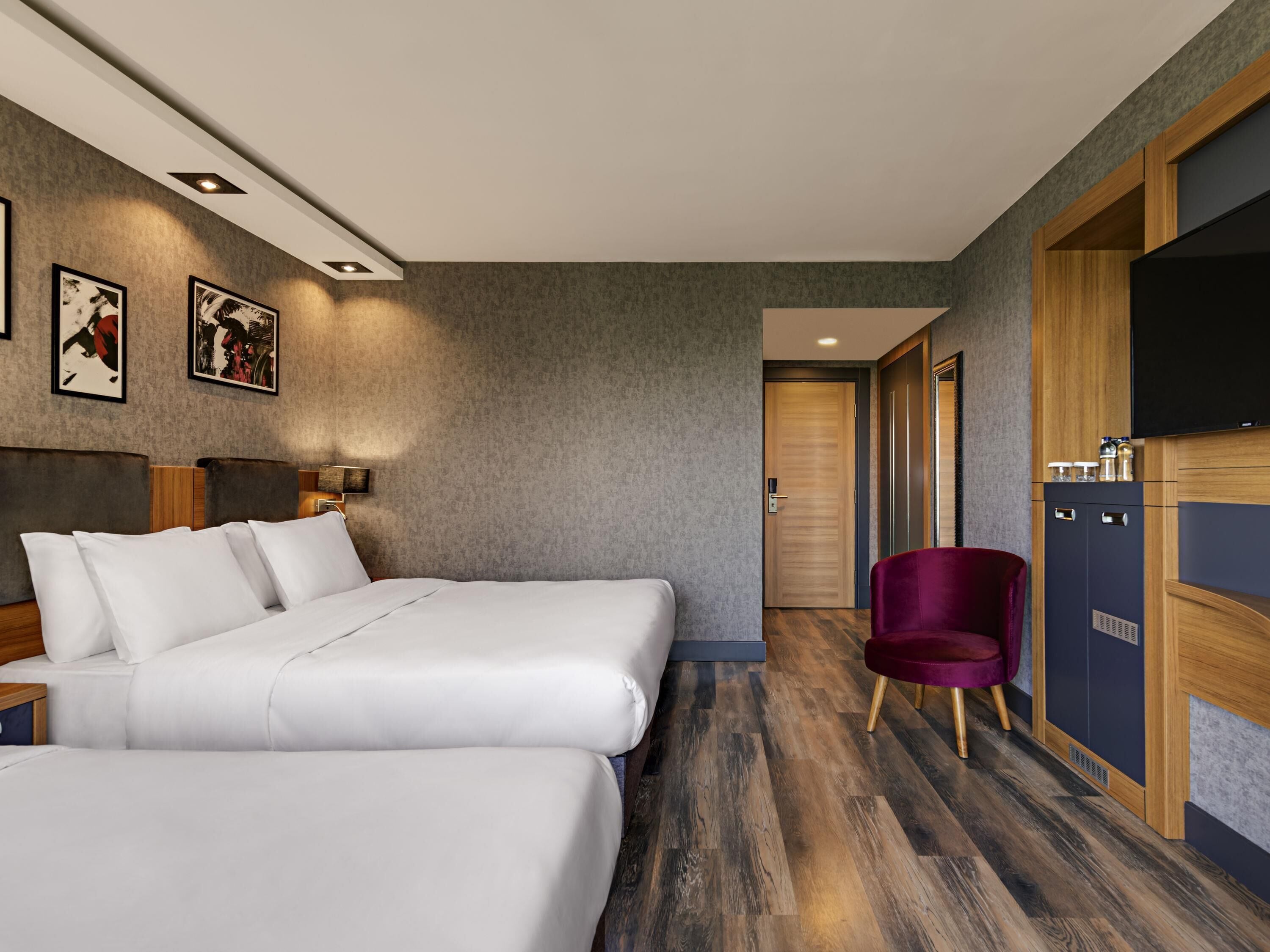 Minibar, coffres-forts dans les chambres, bureau, chambres insonorisées