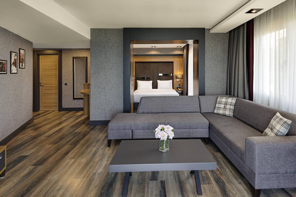 Deluxe Room, 1 Double Bed, Sea View | Minibar, in-room safe, desk, soundproofing
