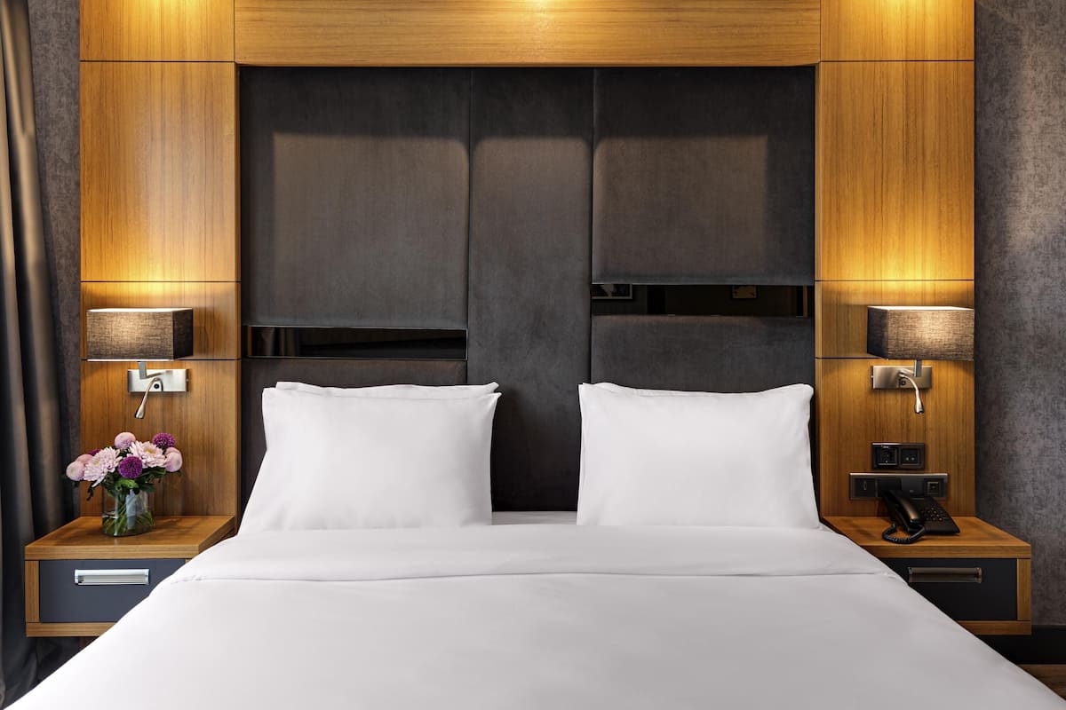 Minibar, coffres-forts dans les chambres, bureau, chambres insonorisées