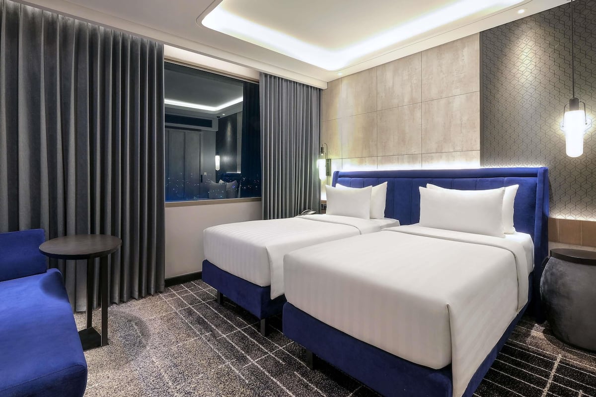 Deluxe Twin Room, 2 Twin Beds | Premium bedding, minibar, desk, laptop workspace