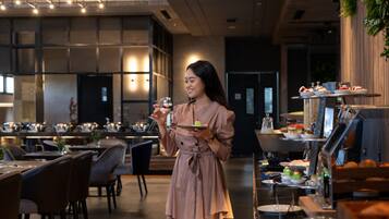 Daily buffet breakfast (IDR 158000 per person)