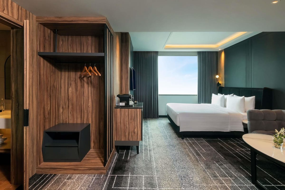 Junior Suite, 1 Double Bed | Premium bedding, minibar, desk, laptop workspace