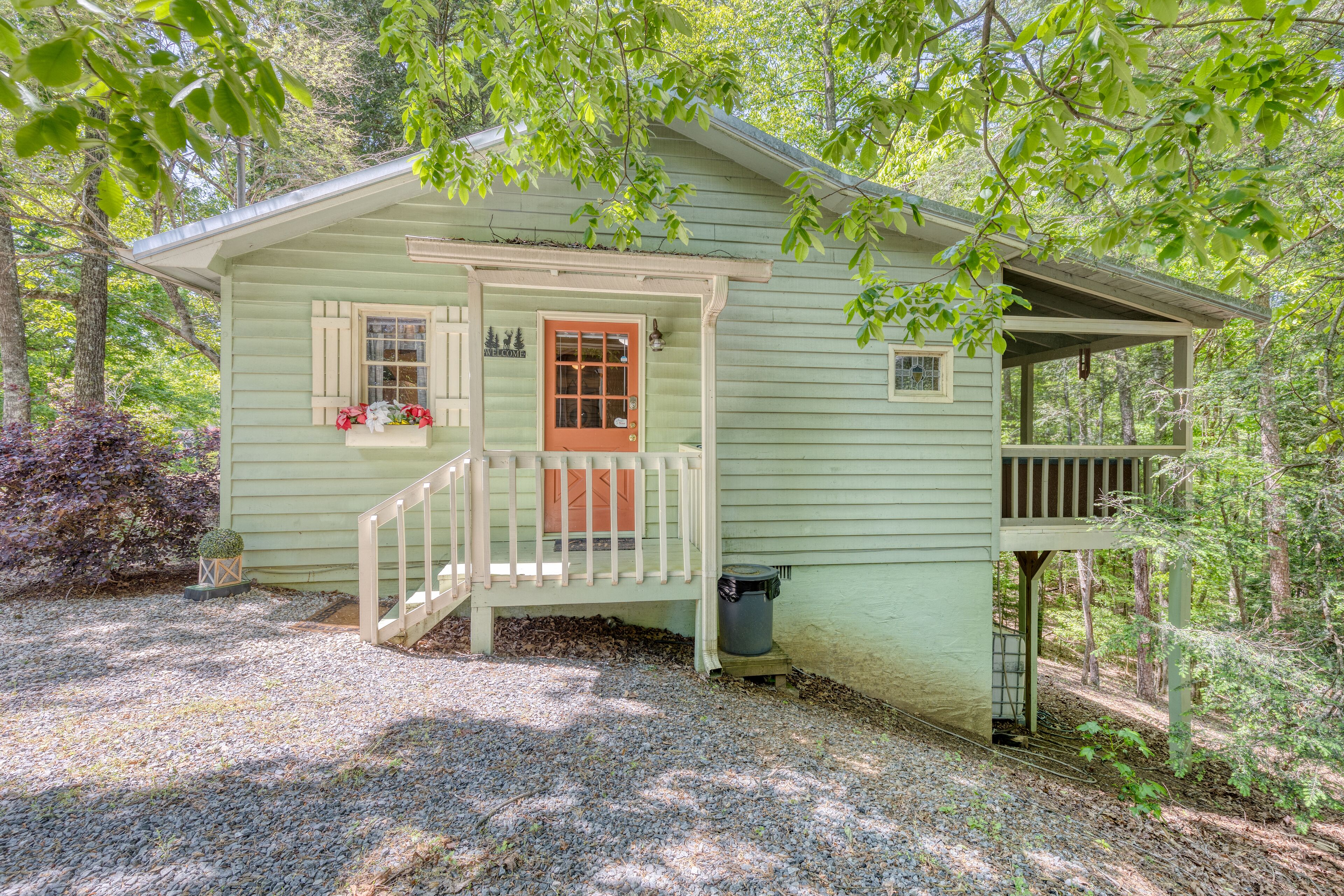 Honeymoon Hideaway*Jacuzzi*10 min Ellijay/Blue Ridge*Fireplace*On Whitepath G.C