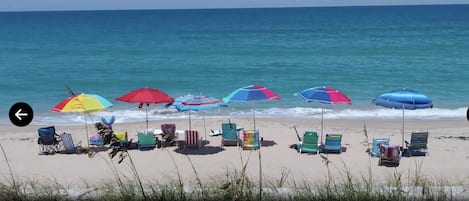 Una playa cerca, toallas de playa