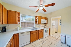 Fridge, microwave, stovetop, dishwasher