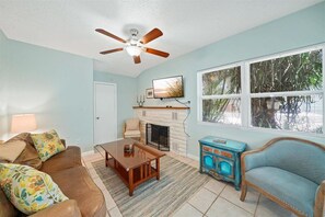 TV, books, offices - You can hear the waves (Melbourne Beach)