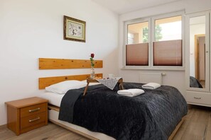 1 chambre, fer et planche à repasser, Wi-Fi, literie fournie