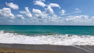 靠近海滩