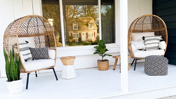 A porch with two wicker chairs, a small table, and a potted plant. - Relaxing Coastal Inspired Cottage, short walk from the lake! (Ashtabula)