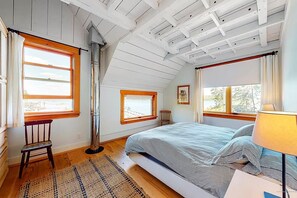 3 habitaciones, tabla de planchar con plancha y cuna de viaje 