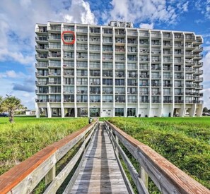 Exterior - Beachfront 8th floor Studio - Stunning View (Galveston)