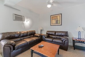 Una televisión de pantalla plana