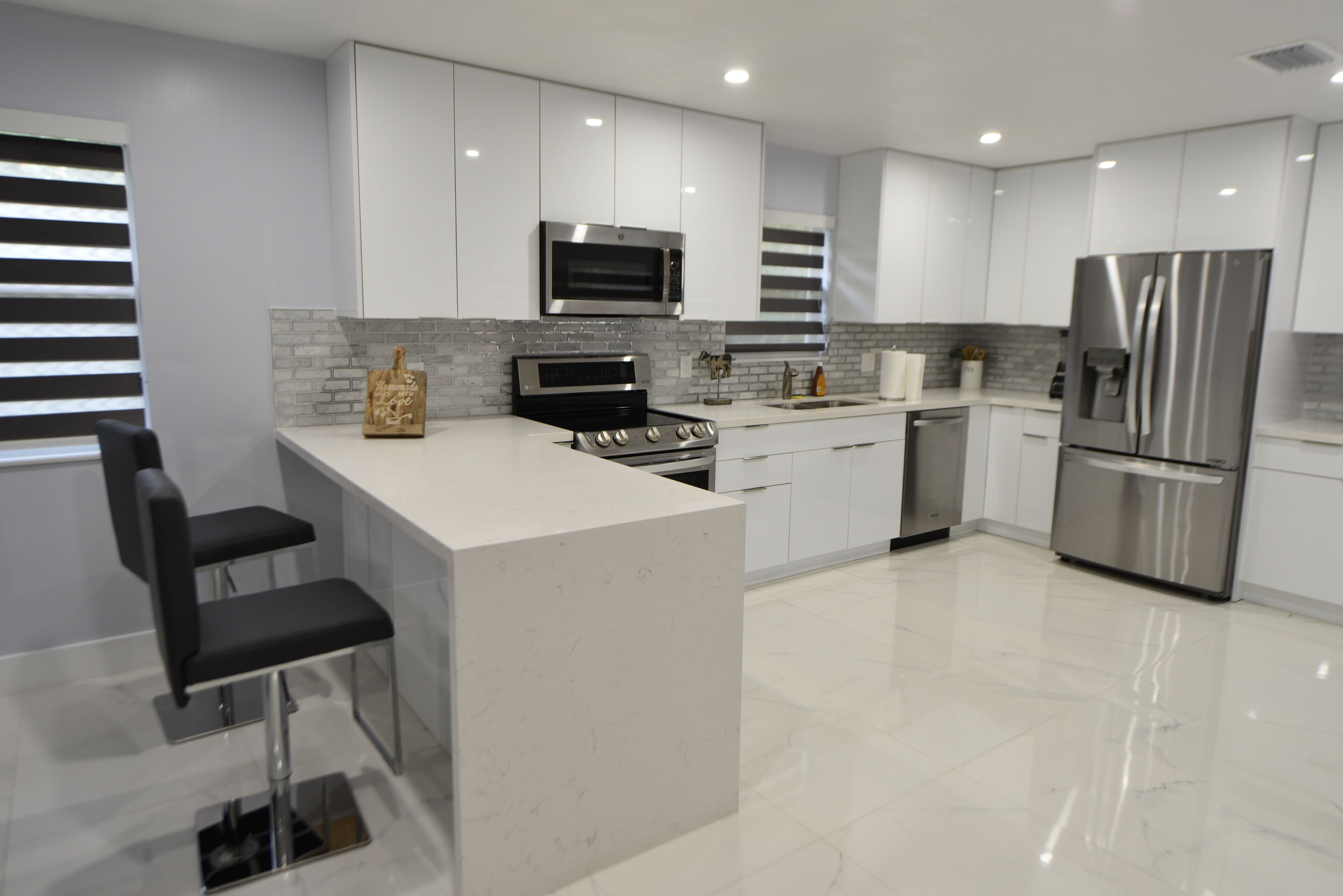 Microonde, forno, piano cottura, lavastoviglie