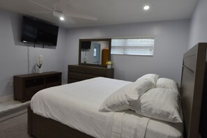 4 bedrooms, desk, travel cot, free WiFi