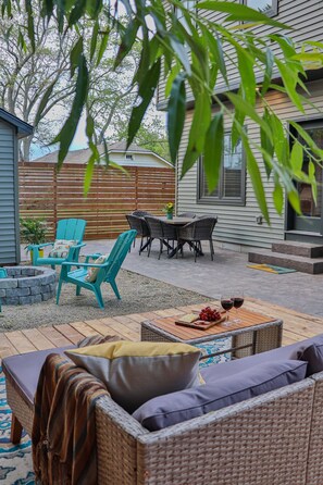 Outdoor dining - Crystal beach villa (Crystal Beach)