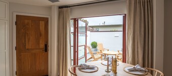 Carmel-By-The-Sea~~ Corner of Mission & 7th. ~~ 2 Bedroom Luxury Apartment