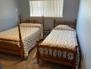 3 habitaciones, tabla de planchar con plancha, cuna de viaje y wifi 
