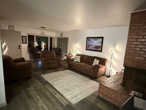 Smart TV, chimenea y tenis de mesa 