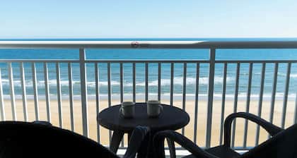 Ocean Sands Resort Oceanfront 1BR Bikes, Aquarium, Chairs