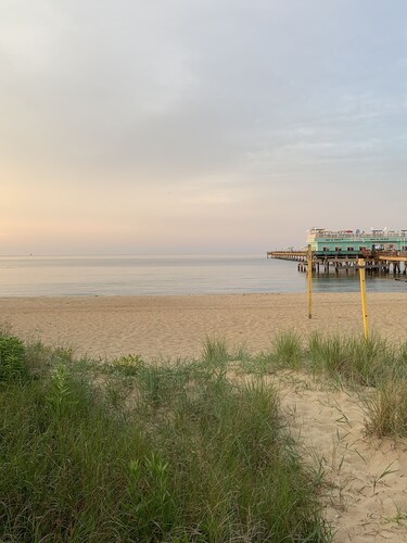 Rustic Ocean View Beach House - BEST Location in Ocean View! 2 bed/1 bath House