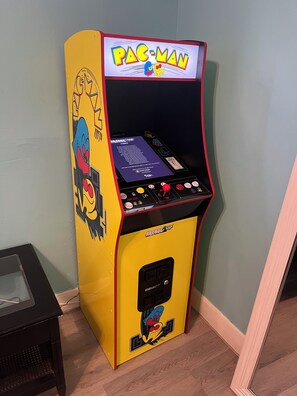 Game room - Rustic Ocean View Beach House - BEST Location in Ocean View! 2 bed/1 bath House (Norfolk)